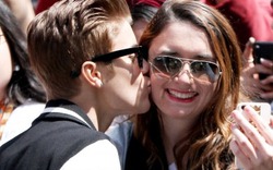 Fan nữ &#34;ngất lịm&#34; vì được Justin Bieber hôn