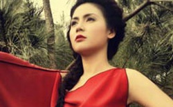 Người đẹp &#34;quỷ quyệt&#34; Quỳnh Hoa vào rừng xòe váy
