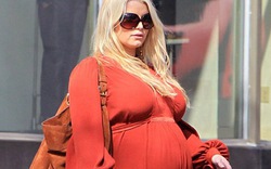 Jessica Simpson sinh con gái đầu lòng