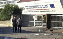 Italia: Nổ bom trước cổng trường, 9 em thương vong