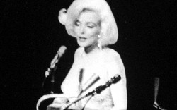 Ảnh &#34;độc&#34;: Marilyn Monroe hát mừng sinh nhật Kennedy