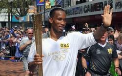 Drogba vinh dự được rước đuốc Olympic