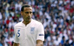 Ferdinand “cáu tiết” với FA và Hodgson