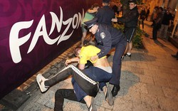 Hooligan Nga bị bắt vì gây rối