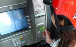 Ngân hàng “lặng lẽ” thu phí ATM