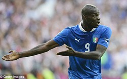 UEFA điều tra nghi án phân biệt chủng tộc nhằm vào Balotelli