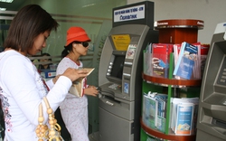 “Bỗng nhiên” mất phí  dùng thẻ ATM