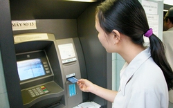 Không được thu phí rút tiền ATM nội mạng