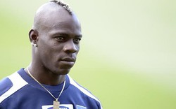 “Thằng điên” Balotelli thành thần chiến thắng