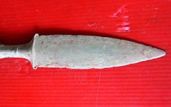 Hà Tĩnh: Phát hiện dao găm có niên đại 2500 năm