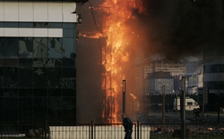 Hỏa hoạn dữ dội tại tòa nhà chọc trời ở Nga