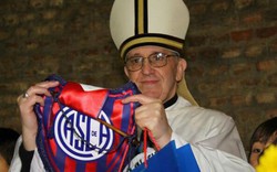Messi mời Giáo hoàng Francis ghé thăm Barca