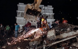 Sập nhà 7 tầng ở Ấn Độ, gần 90 người thương vong