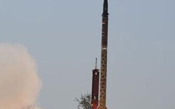 Ấn Độ phóng thành công tên lửa đầu đạn 1 tấn