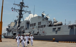 Hai tàu khu trục Mỹ cập cảng Đà Nẵng