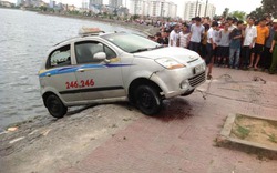 Kinh hoàng phát hiện tài xế taxi chết trương trong xe ở đáy hồ