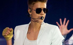 Justin Bieber bất ngờ bị fan cuồng tấn công