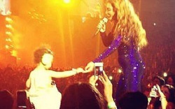 Fan phát cuồng vì Beyonce mang con gái lên sân khấu