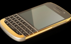 Ngắm BlackBerry Q10 bọc vàng