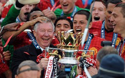 Clip: Sir Alex nâng cúp vô địch trong ngày chia tay M.U