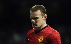 Rooney bị CĐV “ném đá” trong lễ diễu hành của M.U