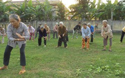 Lớp học thể dục dành cho người già