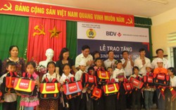 BIDV tặng 3.000 phao cứu sinh suất quà cho học sinh nghèo