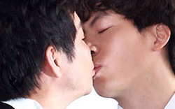 Đạo diễn Hàn khóa môi đồng tính, tuyên bố kết hôn