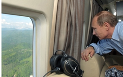 Tổng thống Putin đi làm bằng trực thăng Mi-8