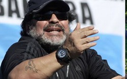 Maradona bóp cổ bạn gái trên máy bay