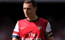 Arsenal bán tháo thủ quân Vermaelen với giá “bèo”