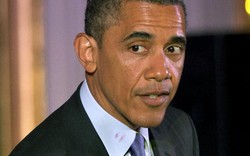 Ông Obama phân trần vết son môi trên cổ áo