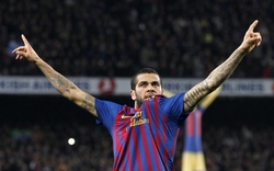 Dani Alves và chuyện tình với &#34;gái bay&#34;