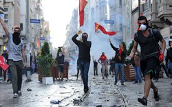 Thổ Nhĩ Kỳ: Phun hơi cay giải tán người biểu tình