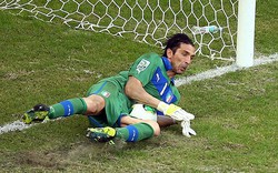 Italia-Uruguay &#40;2-2, 3-2 pen&#41;: Người hùng Buffon