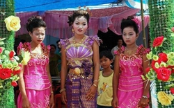 Phụ nữ Khmer trong trang phục truyền thống