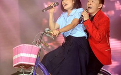 Phương Thanh bắt Lam Trường ôm, chạy xe đạp trên sân khấu 