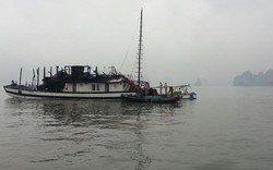 Tàu nghỉ đêm bốc cháy trên vịnh Hạ Long
