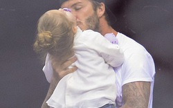 David Beckham ôm hôn thắm thiết con gái Harper 