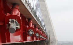 Ngắm ụ dây văng hình đuôi tên lửa và trụ tháp khổng lồ của cầu Nhật Tân 