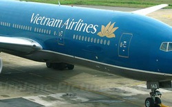 Đình chỉ tổ kỹ thuật để máy bay Vietnam Airlines rơi ốp bảo vệ