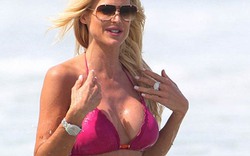 Siêu mẫu Victoria Silvstedt vẫn bốc lửa ở tuổi 40