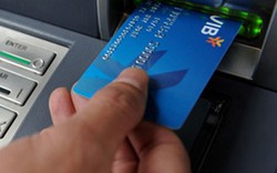 Nhân viên ngân hàng &#39;tự chế&#39; thẻ ATM, chiếm đoạt tiền tỷ