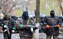 Lính lạ xả súng tấn công dân quân Đông Ukraine 