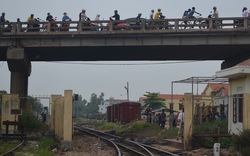 Lao vào tàu hỏa, nam thanh niên bị cán ngang người tử vong