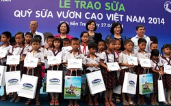 77.000 ly sữa của quỹ sữa &#34;Vươn cao Việt Nam&#34; đến với trẻ em tỉnh Bến Tre