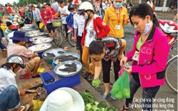 Tiểu thương bỏ chợ ra… đứng đường