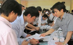 Nộp hồ sơ đăng ký dự thi ĐH, CĐ 2014: Học sinh đã cẩn trọng