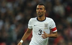 Ashley Cole chia tay tuyển Anh vì không được dự World Cup