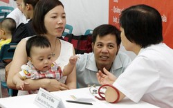 ILO ủng hộ chính sách nghỉ thai sản cho người bố